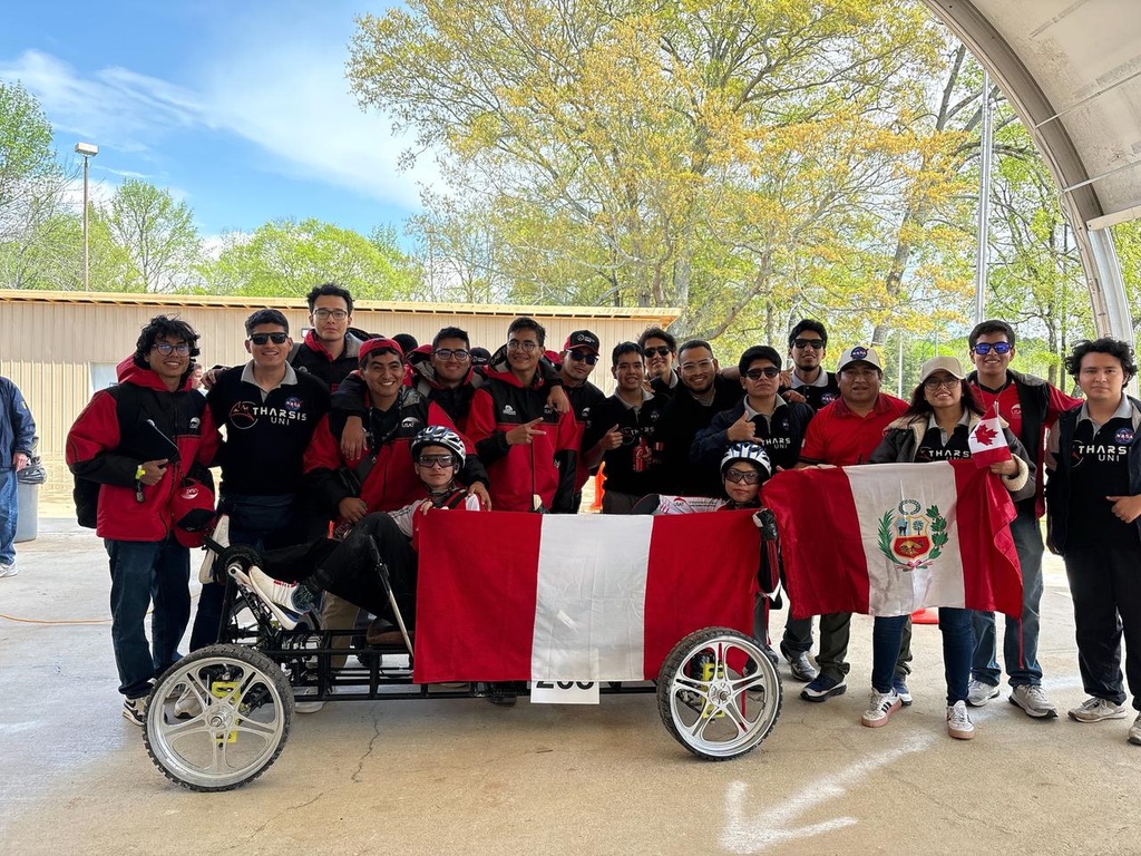 Apollo Rise team with Peru flag